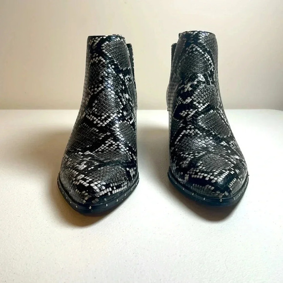 Clean Bar III Gabby Snakeprint Booties Size 7 - Picture 2 of 7